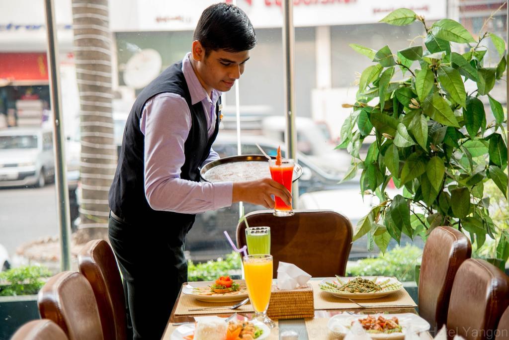 City Hotel Yangon Exterior foto