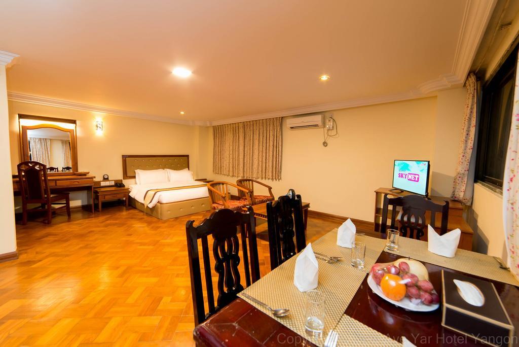 City Hotel Yangon Exterior foto