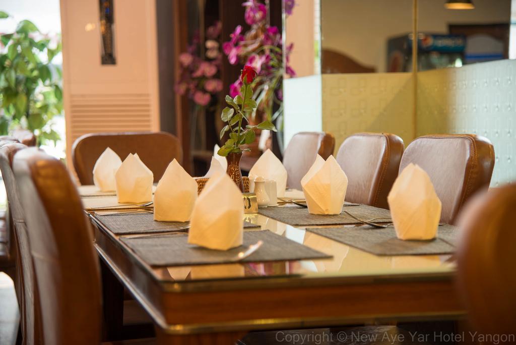 City Hotel Yangon Exterior foto