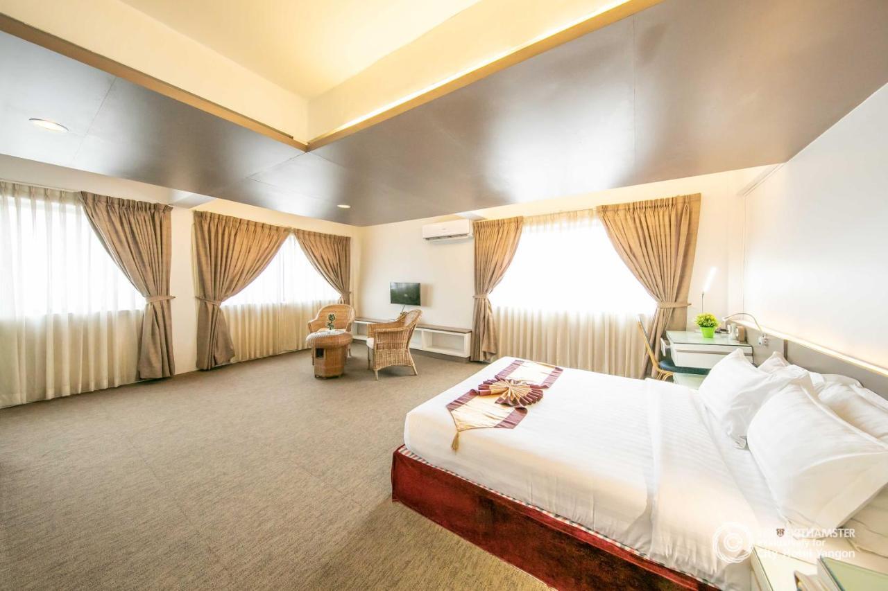 City Hotel Yangon Exterior foto